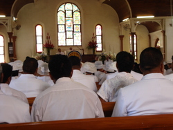 Wie sich die Kolonialgeschichte Samoas im Sonntagsgottesdienst widerspiegelt