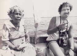 Der getötete Greenpeace-Fotograf Fernando Pereira mit einer Frau aus Rongelap (Marshall-Inseln)